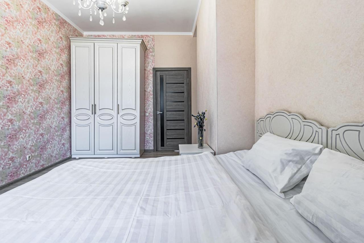 Apartments Lux 53/141 Астана Екстериор снимка