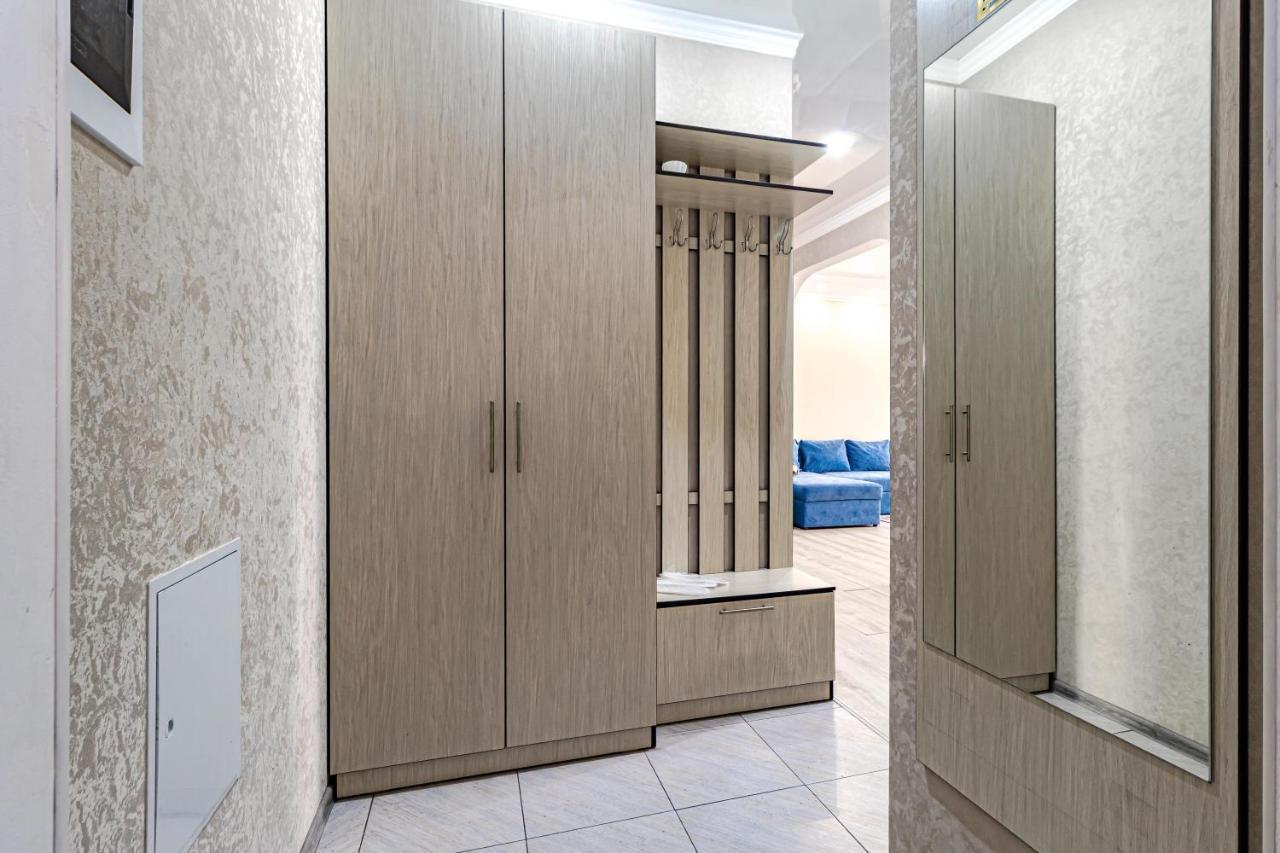 Apartments Lux 53/141 Астана Екстериор снимка