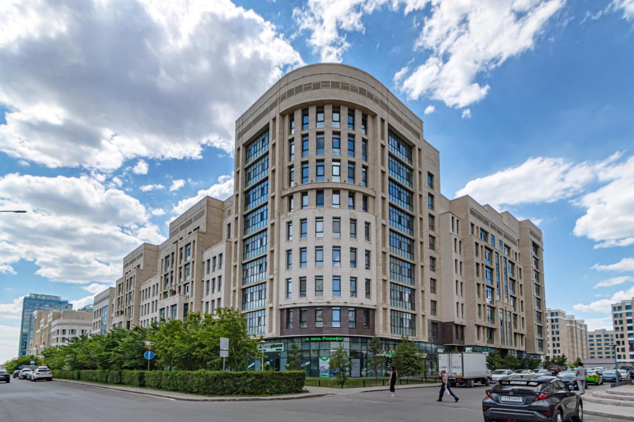 Apartments Lux 53/141 Астана Екстериор снимка